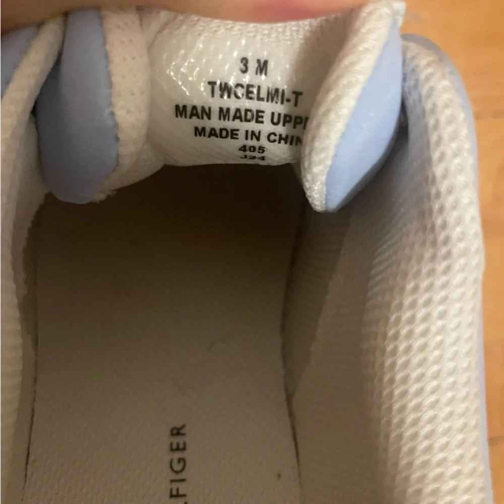 Tommy Hilfiger Women’s Light Blue Lace-Up Sneakers